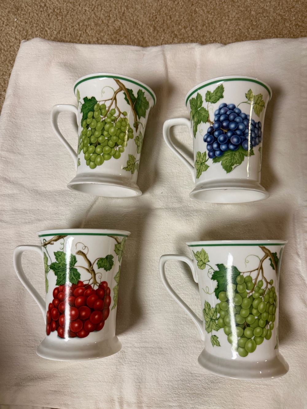 American Atelier 5039 Vineyard porcelain mugs grapes grape coffee mug vintage